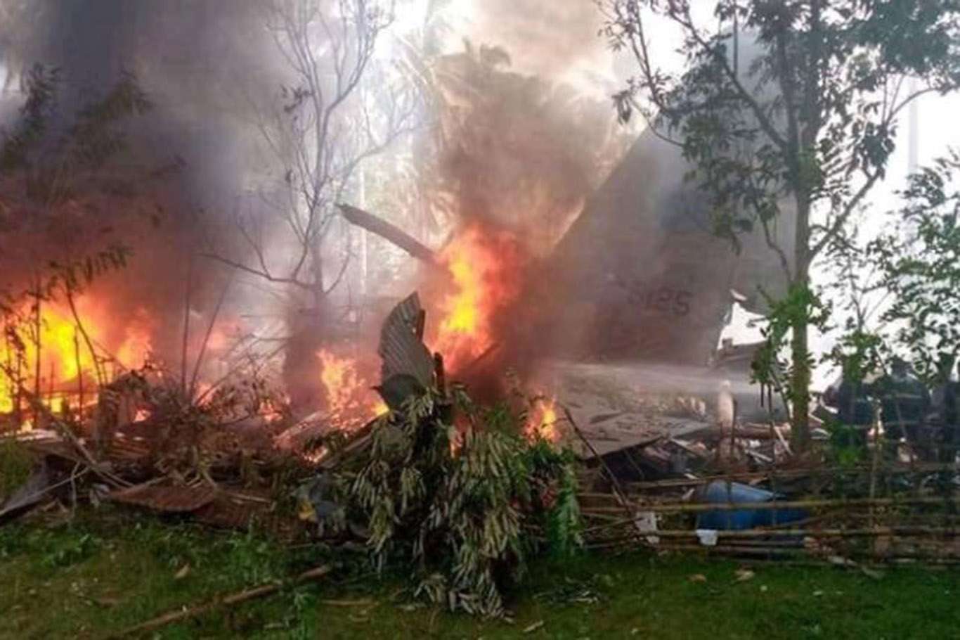Filipinler'deki uçak kazasında ölü sayısı 31'e yükseldi Filipinler'deki uçak kazasında ölü sayısı 31'e yükseldi